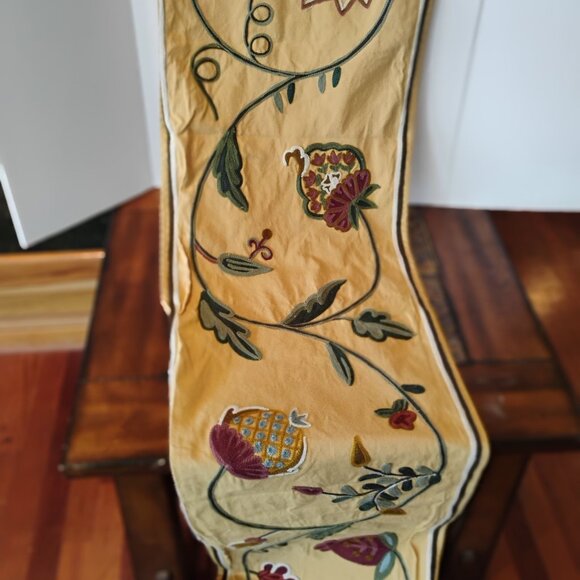 Williams Sonoma Crewel Table Runner 16"x108" Gold w/Burgundy Grapes Vines Floral - Picture 5 of 11